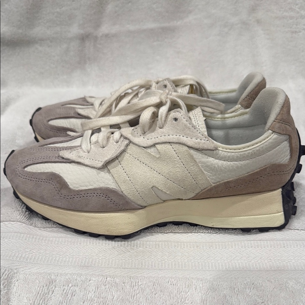 New Balance 237 - Women's Suede and Leather Sneakers- sea salt / rain cloud